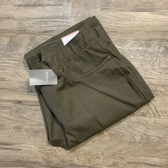 Chico's Pants - Chico’s The Ultimate Fit Getaway 5 Pocket Pants in Khaki Green